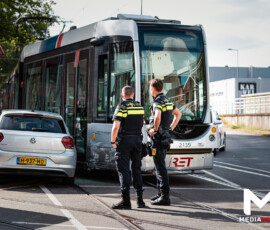 Foto: MK Mediaproducties RET-tram ontspoord na botsing met auto, automobiliste nagekeken | Brielselaan Rotterdam (5)