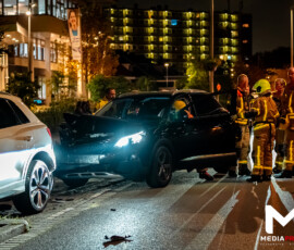 Automobilist stort in na aanrijding, naar ziekenhuis vervoerd | Pascalweg Rotterdam (5)