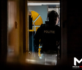 Foto: MK Mediaproducties Team Parate Eenheid voert inval uit, verdachte aangehouden | Kerkachterweg Poortugaal (5)