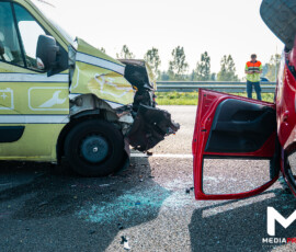 Personenauto over de kop na aanrijding, parallelbanen dicht | A15 Charlois Rotterdam (5)