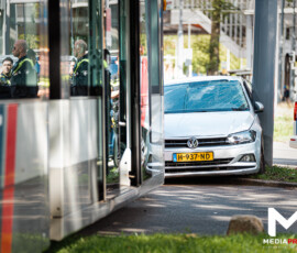 Foto: MK Mediaproducties RET-tram ontspoord na botsing met auto, automobiliste nagekeken | Brielselaan Rotterdam (6)