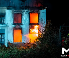 Grote brand in vrijstaande woning, brandstichting niet uitgesloten | 's-Gravenweg Rotterdam (7)