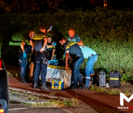Automobilist stort in na aanrijding, naar ziekenhuis vervoerd | Pascalweg Rotterdam (7)