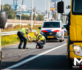 Personenauto over de kop na aanrijding, parallelbanen dicht | A15 Charlois Rotterdam (8)