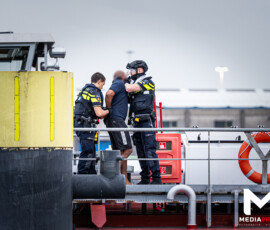 Auto moedwillig het water ingereden, verdachte aangehouden in haven | Prins Johan Frisohaven Rotterdam (9)