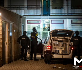 Foto: MK Mediaproducties Arrestatieteam ingezet na melding vuurwapen, verdachte aangehouden | Reijerweg Ridderkerk (uitgelicht)