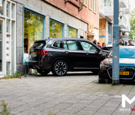 Auto tegen gevel veilinghuis, ruit zwaar beschadigd | Kipstraat Rotterdam (uitgelicht)
