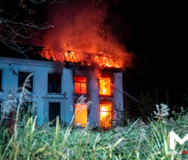 Grote brand in vrijstaande woning, brandstichting niet uitgesloten | 's-Gravenweg Rotterdam (uitgelicht)
