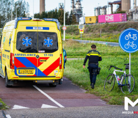 Foto: MK Mediaproducties Aanrijding auto-wielrenner, wielrenner gewond | D’arcyweg Europoort Rotterdam (1)