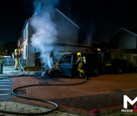Brand in geparkeerde bestelbus, carport beschadigd | A.M. de Jongstraat Spijkenisse (1)