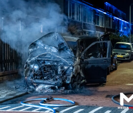 Brand in geparkeerde bestelbus, carport beschadigd | A.M. de Jongstraat Spijkenisse (2)