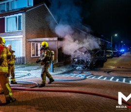 Brand in geparkeerde bestelbus, carport beschadigd | A.M. de Jongstraat Spijkenisse (3)