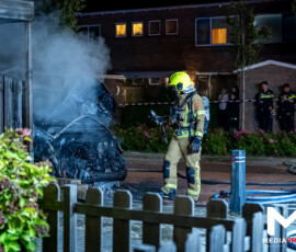 Brand in geparkeerde bestelbus, carport beschadigd | A.M. de Jongstraat Spijkenisse (4)
