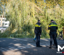 Foto: MK Mediaproducties Fietser bekneld onder boom op kruising Catullusweg Spinozaweg | Rotterdam (5)