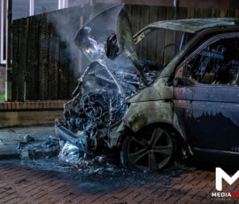 Brand in geparkeerde bestelbus, carport beschadigd | A.M. de Jongstraat Spijkenisse (6)