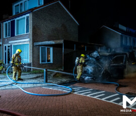 Brand in geparkeerde bestelbus, carport beschadigd | A.M. de Jongstraat Spijkenisse (7)