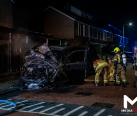 Brand in geparkeerde bestelbus, carport beschadigd | A.M. de Jongstraat Spijkenisse (8)