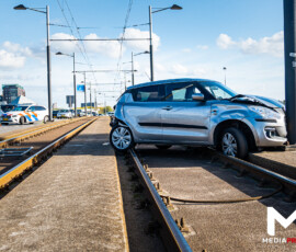 Kettingbotsing drie voertuigen, tramverkeer gestremd | Varkenoordseviaduct Rotterdam (uitgelicht)